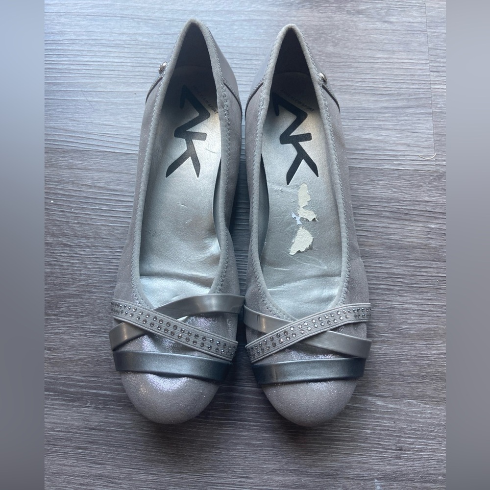 Anne Klein Sport Women’s Gray/Silver Slip On Flats -8M